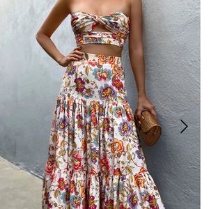 Runaway the Label Skirt Set